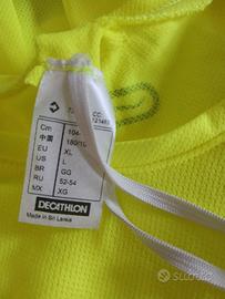 maglia sportiva e costume uomo