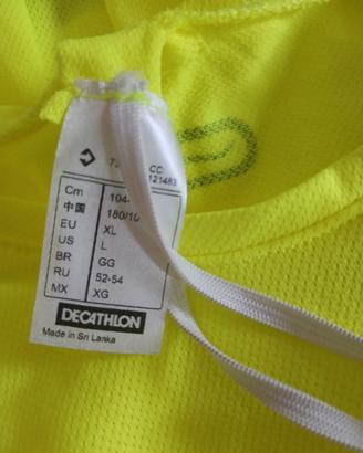 maglia sportiva e costume uomo