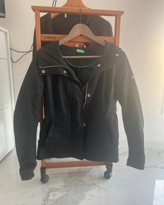 Impermeabile nero leggero stile casual Benetton