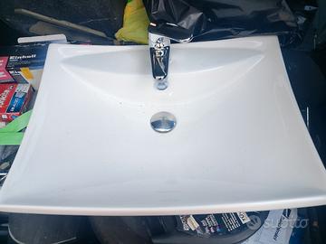 lavandino bagno con miscelatore 
