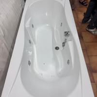 Vasca da bagno idromassaggio