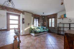 CASA SEMINDIPENDENTE A MISSAGLIA