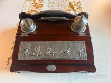 Scrittoio in ciliegio e peltro battuto a mano