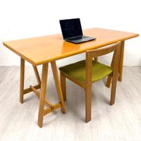 scrivania vintage a cavalletto con sedia anni ‘70