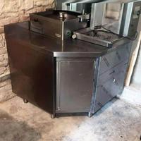 Tavolo armadiato ad angolo inox