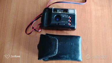 MACCHINA FOTOGRAFICA YASHICA MINI