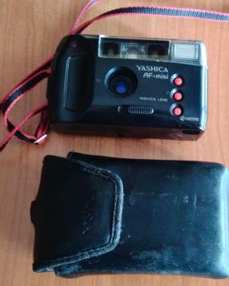 MACCHINA FOTOGRAFICA YASHICA MINI
