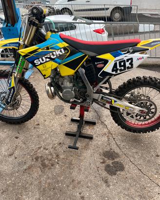 Suzuki valenti