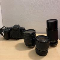 Macchina fotografica analogica Ricoh e 3 obbiettiv