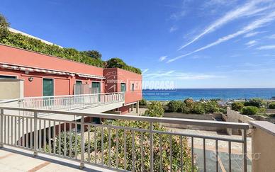 QUADRILOCALE FRONTE MARE - VIA DEL MARE