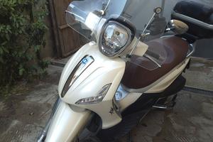 Scooter Piaggio Beverly 300i.e.bauletti+parabre
