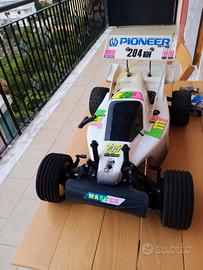 Auto modellismo a scoppio RC fuoristrada 