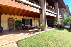 VILLA A SCHIERA A PALAZZOLO SULL'OGLIO