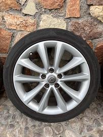 Cerchi in lega R18 con pneumatici