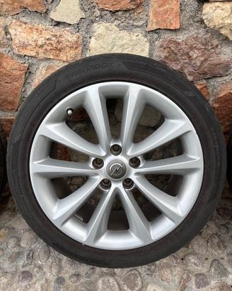 Cerchi in lega R18 con pneumatici