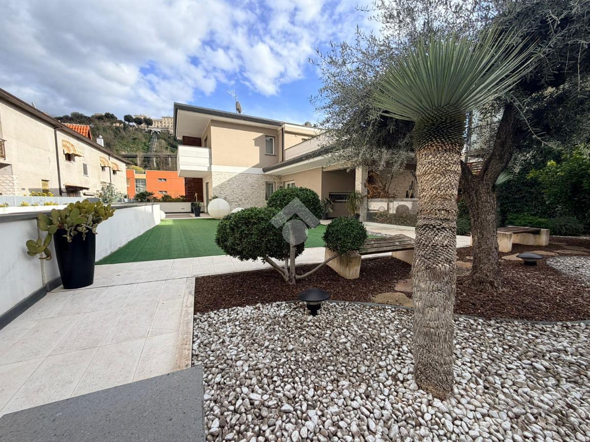 VILLA A SCHIERA D'ANGOLO A FROSINONE - Vista 2