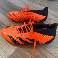 Scarpe indossate da Pobega