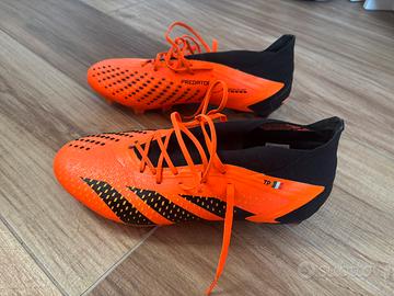 Scarpe indossate da Pobega