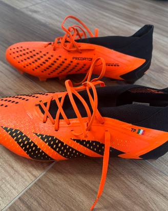 Scarpe indossate da Pobega
