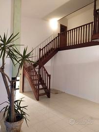 scala in legno + ringhiera