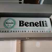 Insegna luminosa Benelli bifacciale