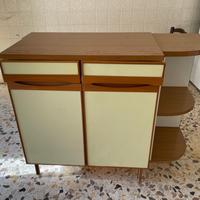 Pensili e mobili per cucina beige e marrone