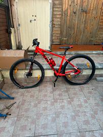 Mountain bike rosso atala