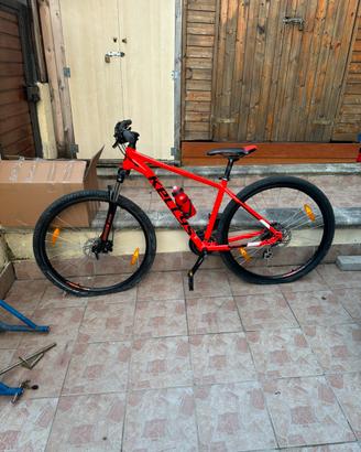 Mountain bike rosso atala