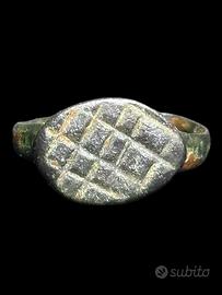 Anello romano antico talismano griglia magica