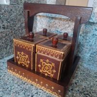 portaoggetti in legno intarsiato in paglia