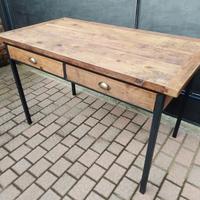 tavolo in legno, struttura in ferro 