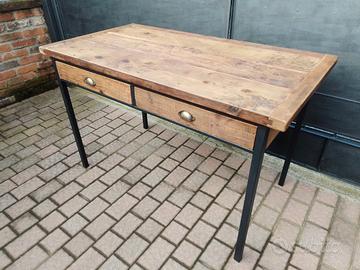 tavolo in legno, struttura in ferro 