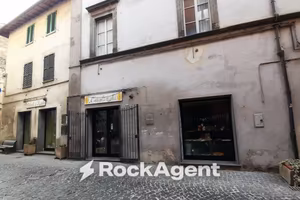 Immobile di 80 m² con 4 locali a Acquapendente
