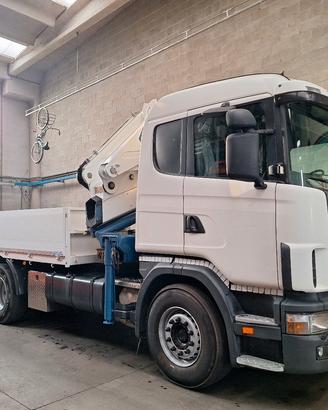 Camion con gru