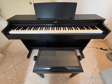 Pianoforte digitale Yamaha Arius + panca + cuffie
