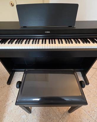 Pianoforte digitale Yamaha Arius + panca + cuffie