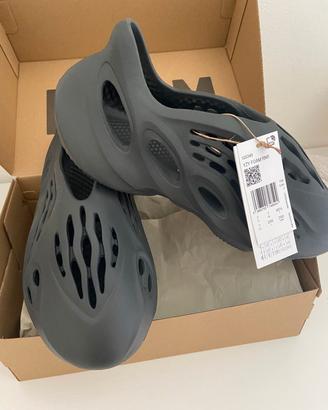 ADIDAS YZY FOAM RNR TG 40.5 CARBON