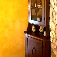 VETRINETTA ANGOLARE IN LEGNO MASSELLO