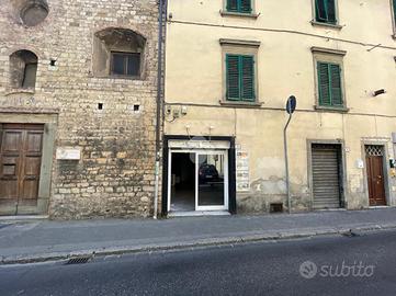 NEGOZIO A PRATO