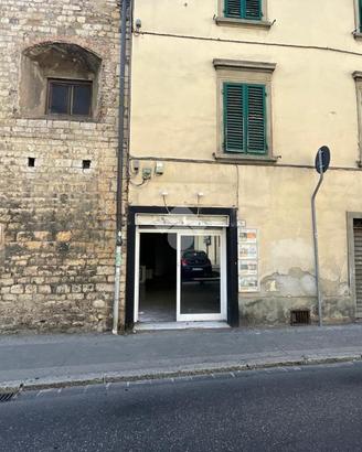 NEGOZIO A PRATO