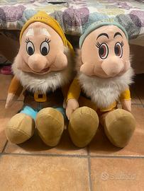 Sette nani giganti Disney.