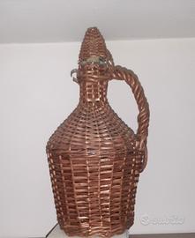 fiaschetto in vetro ricoperto di vimini 