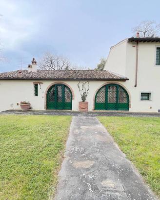 Villa di 376 m² con più di 5 locali a Barberino Ta