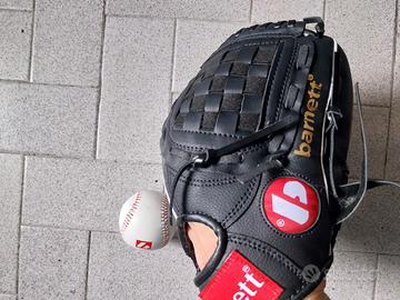 BARNETT GUANTONE DA BASEBALL CON PALLA