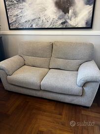 Divano Poltronesofá con rivestimento aggiuntivo