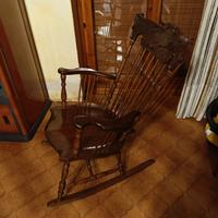 Sedia a dondolo in legno vintage