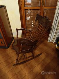 Sedia a dondolo in legno vintage