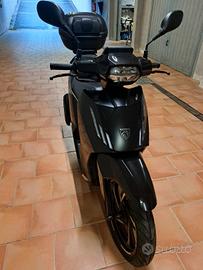 scooter peugeot tweet 200. km.1000