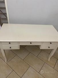 Scrivania bianca in legno