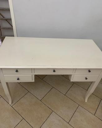 Scrivania bianca in legno